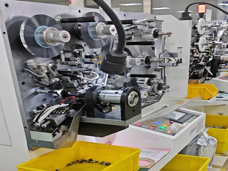 În culise: Călătoria de producție în 10 pași a condensatoarelor cu film pentru aplicații de mare putere